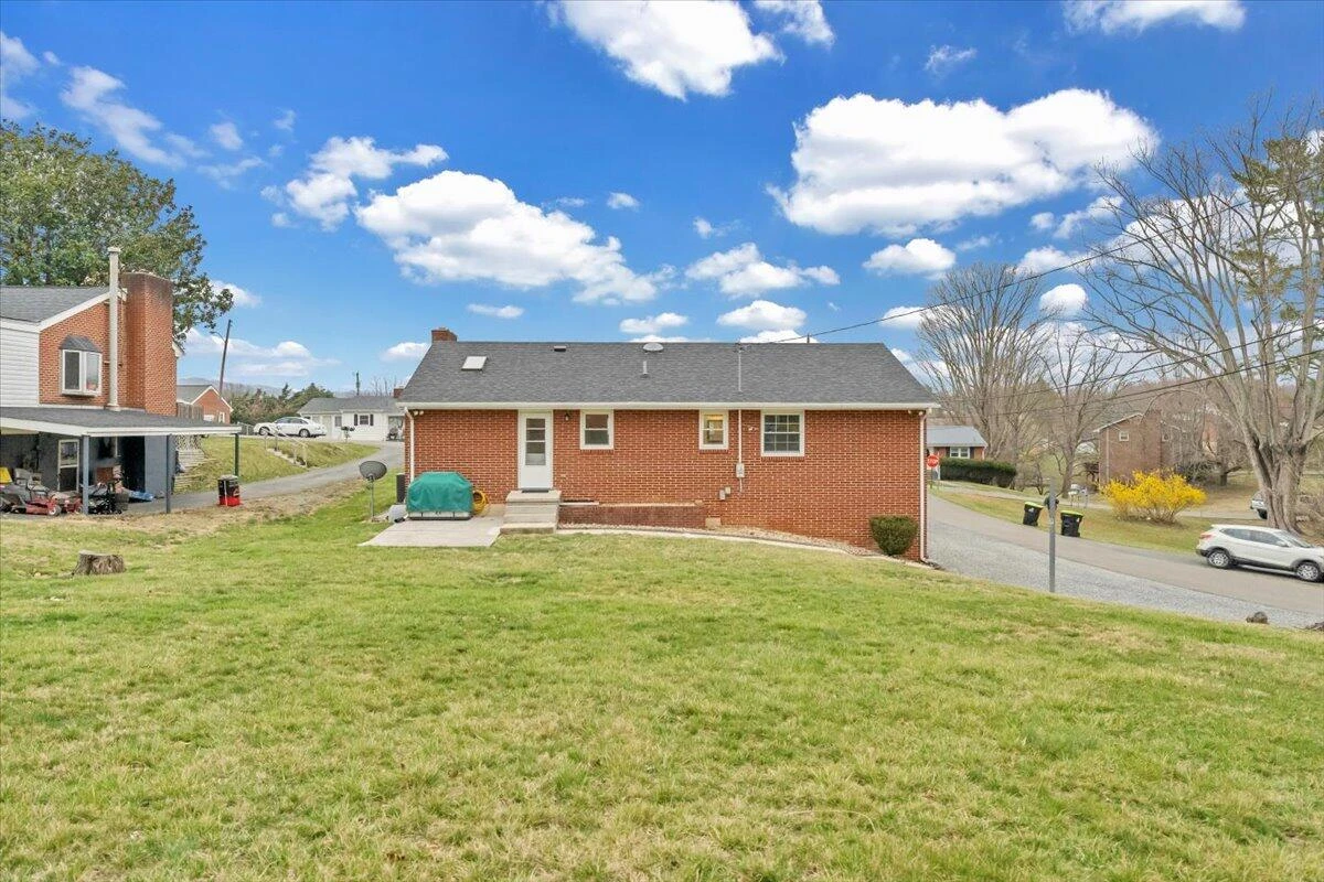 1401 Grove DR - Photo 30