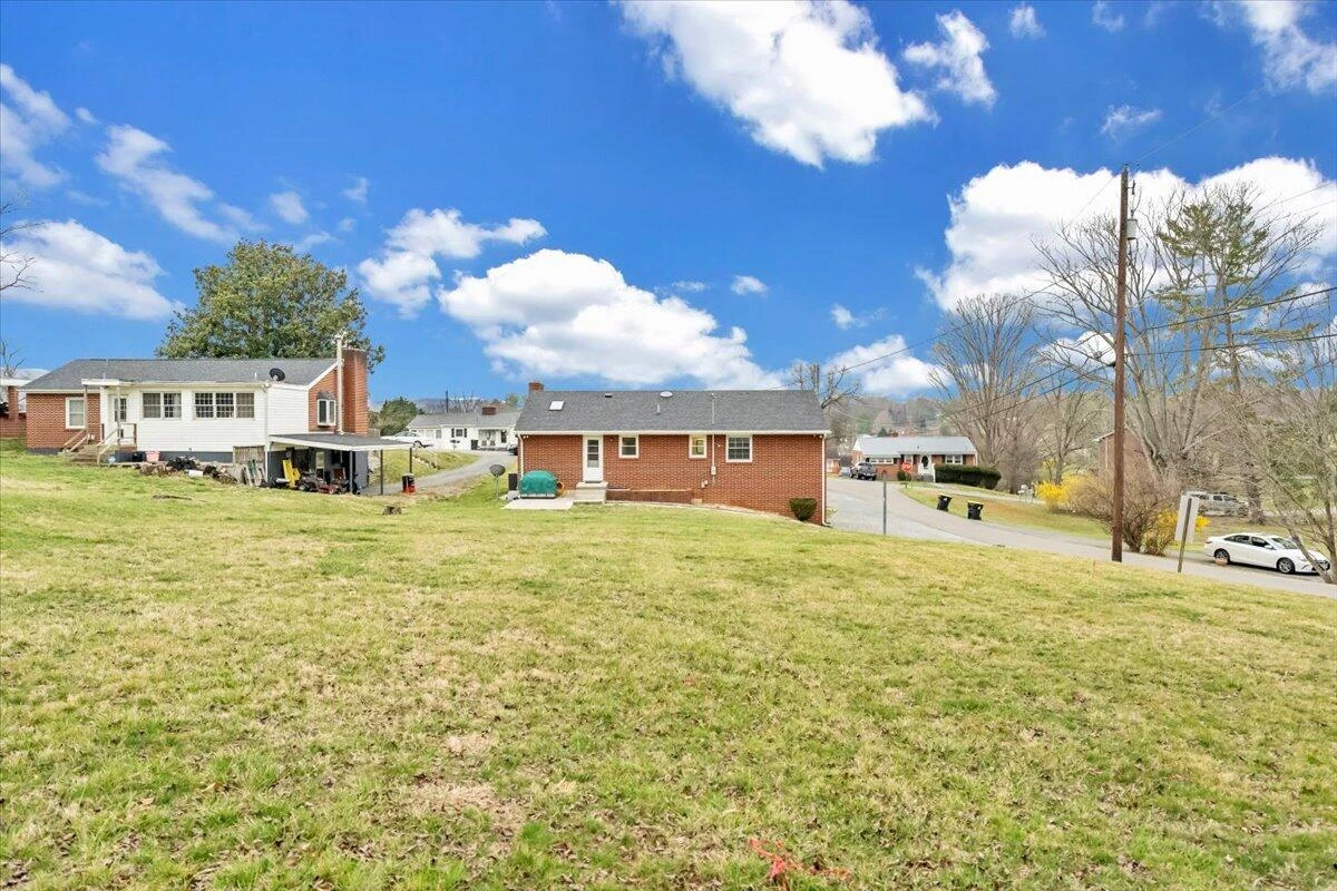 1401 Grove DR - Photo 31