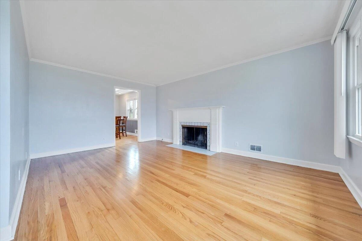 1401 Grove DR - Photo 7
