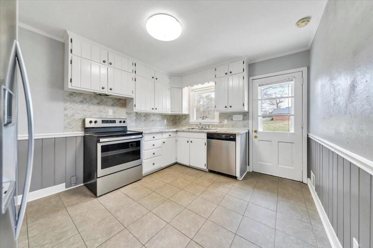 1401 Grove DR - Photo 12