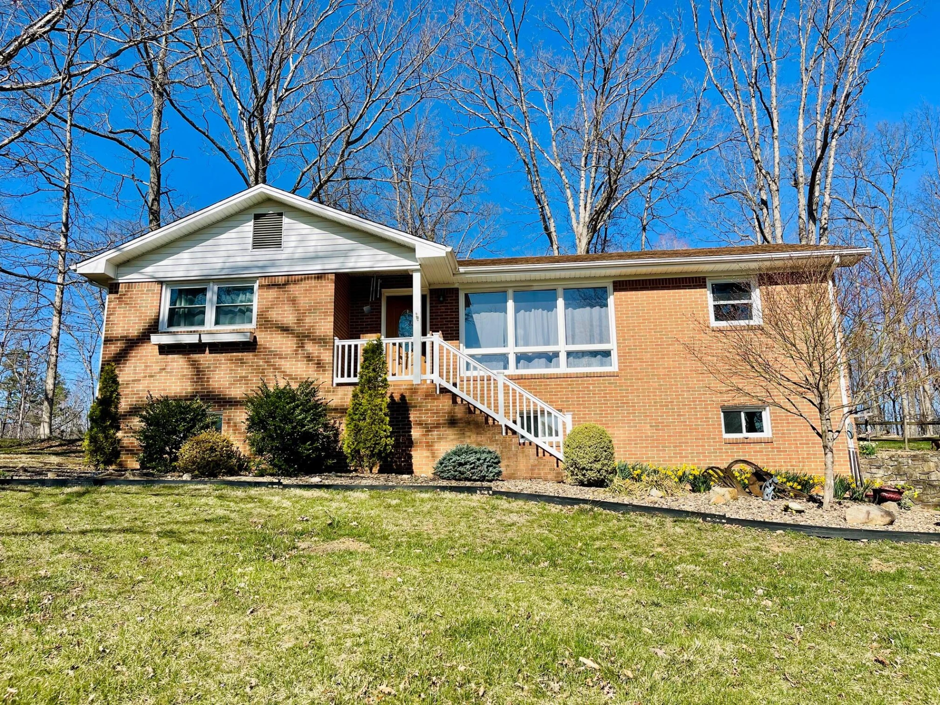136 Sherwood DR