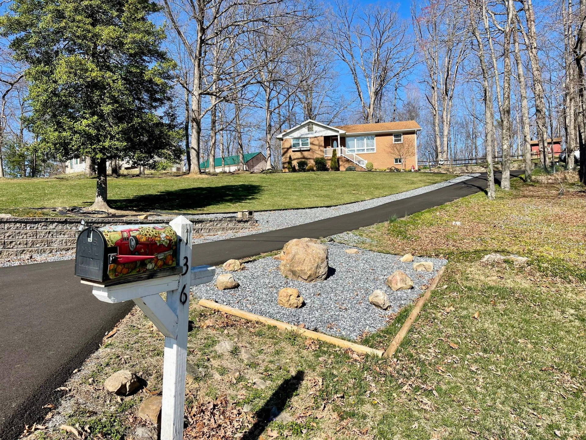 136 Sherwood DR - Photo 2
