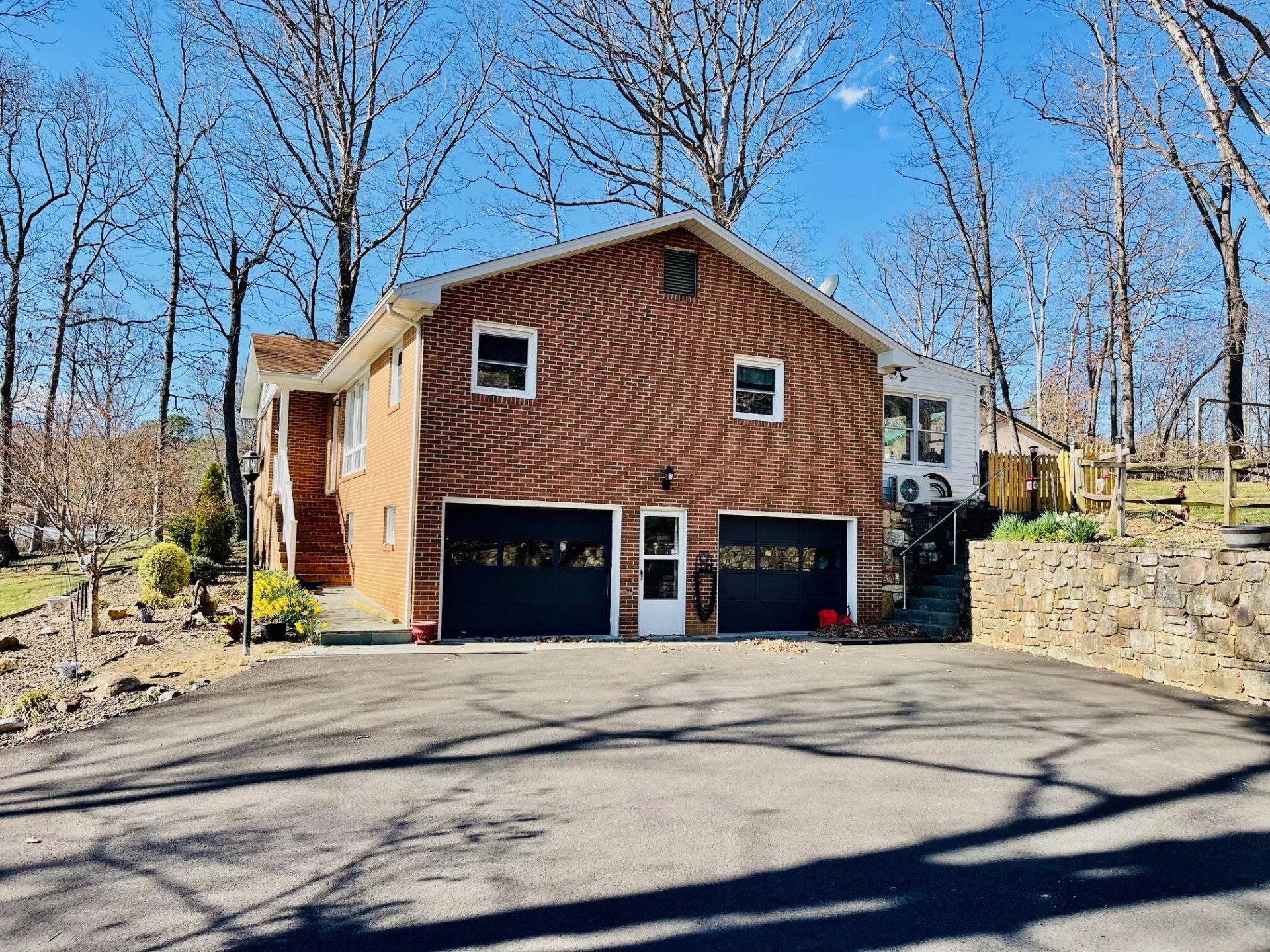136 Sherwood DR - Photo 3