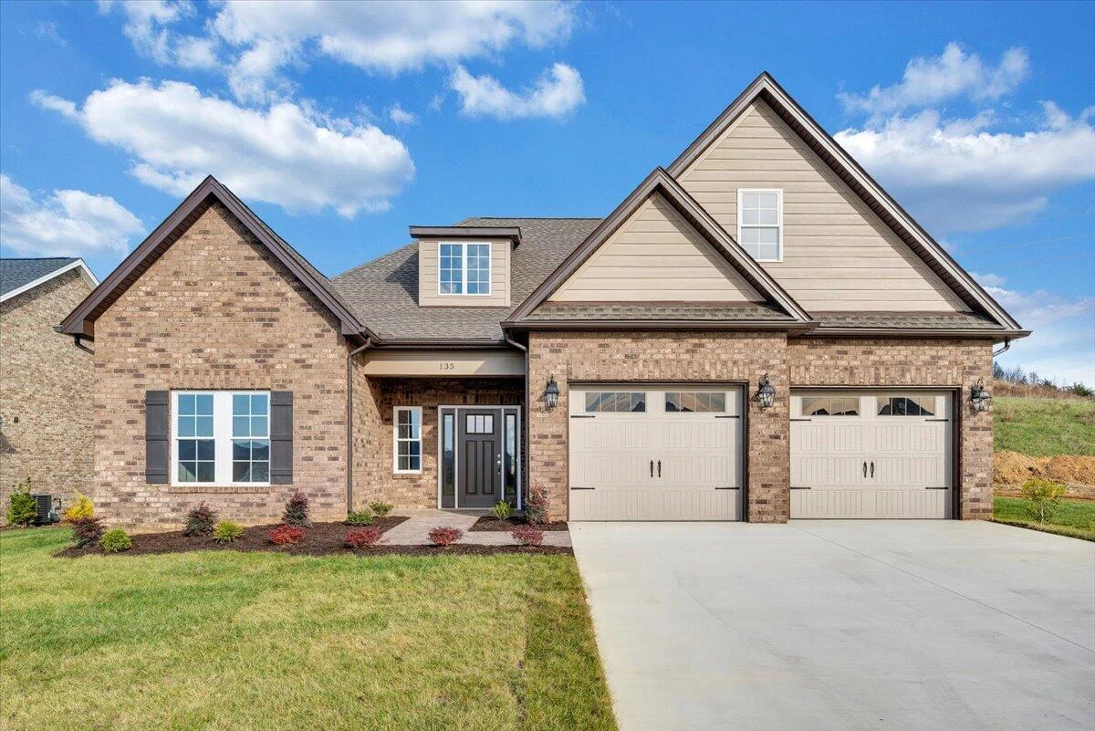 135 Merion CIR