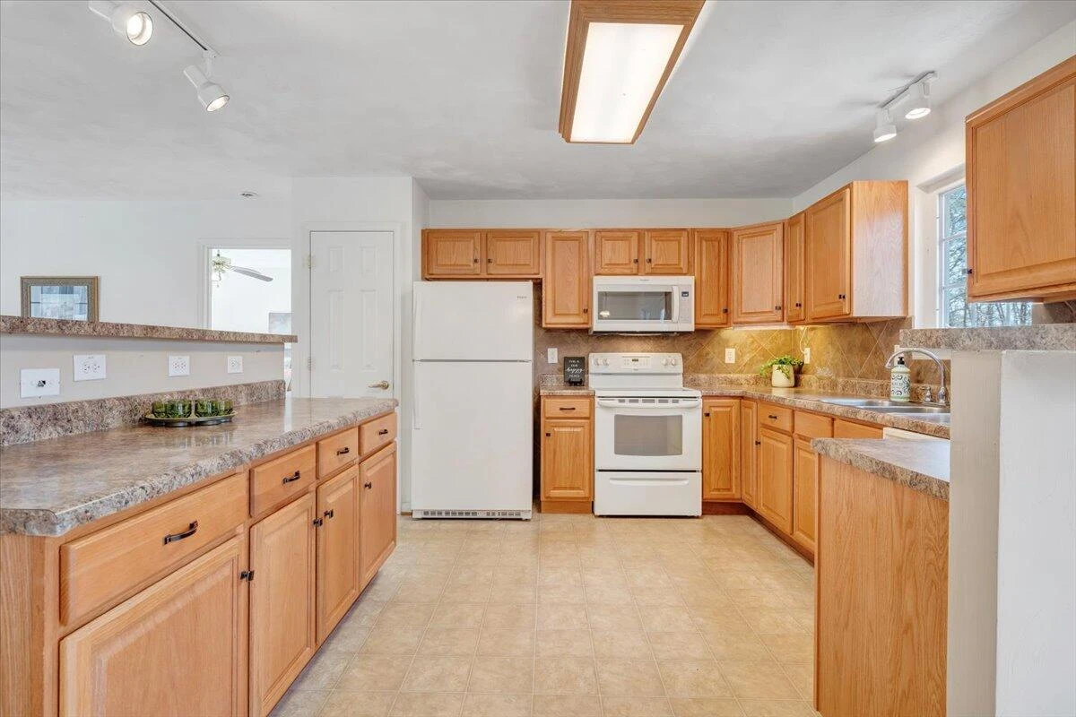 1689 Carroll RD - Photo 17