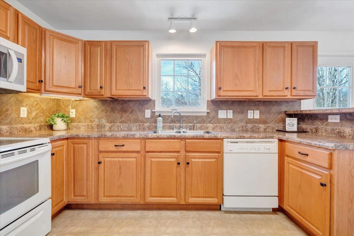 1689 Carroll RD - Photo 18