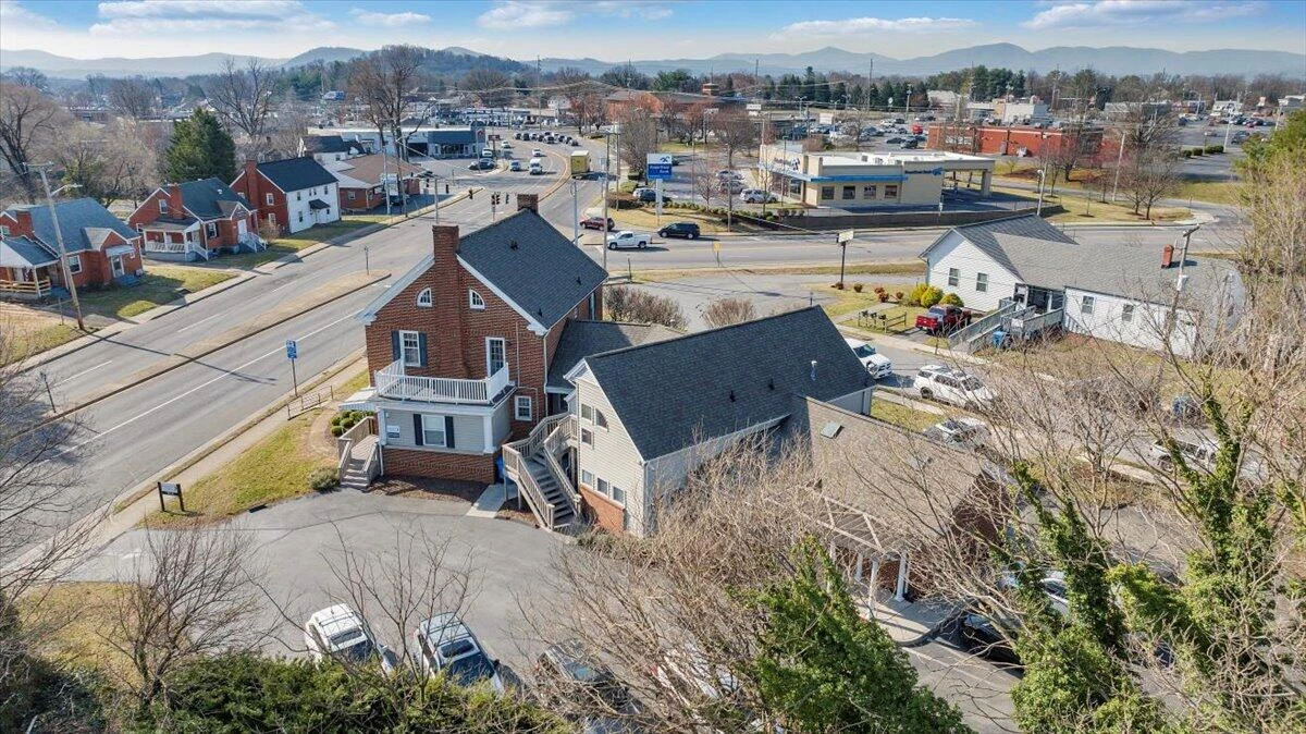5034 Williamson RD - Photo 3