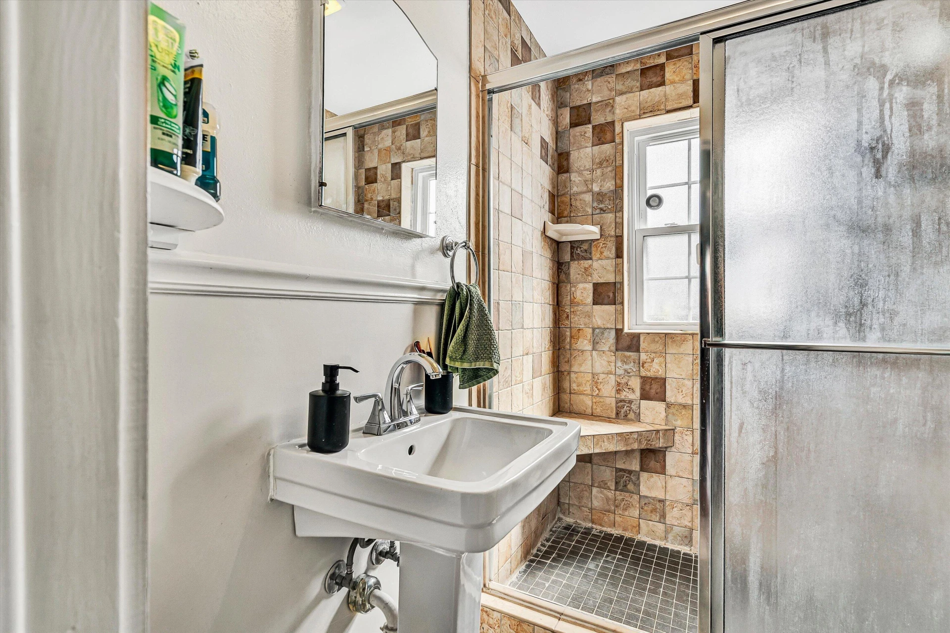 303 Goodwin AVE - Photo 14
