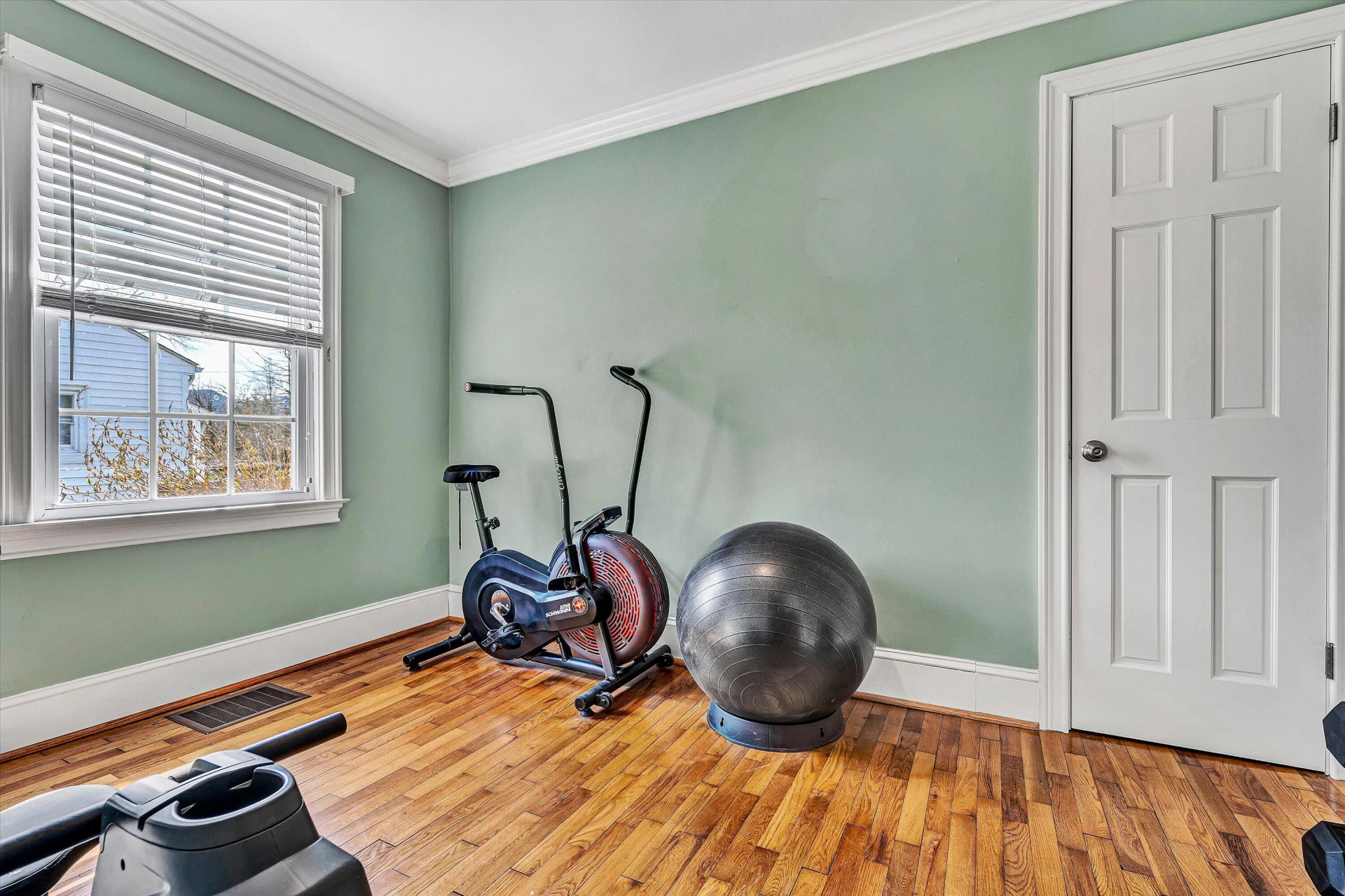 303 Goodwin AVE - Photo 17