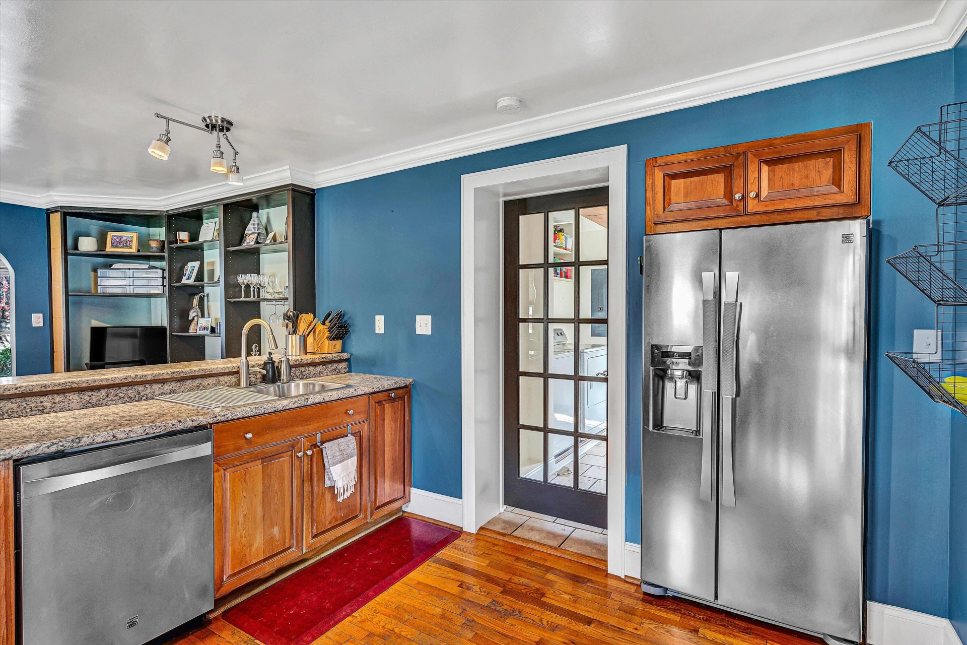 303 Goodwin AVE - Photo 9