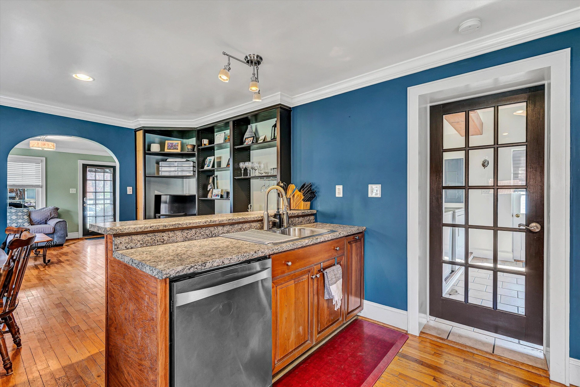 303 Goodwin AVE - Photo 10
