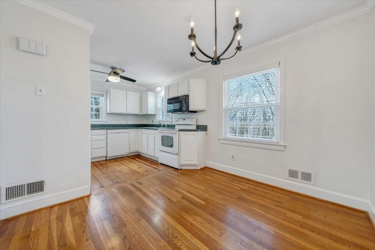 2937 Oak Crest AVE - Photo 12