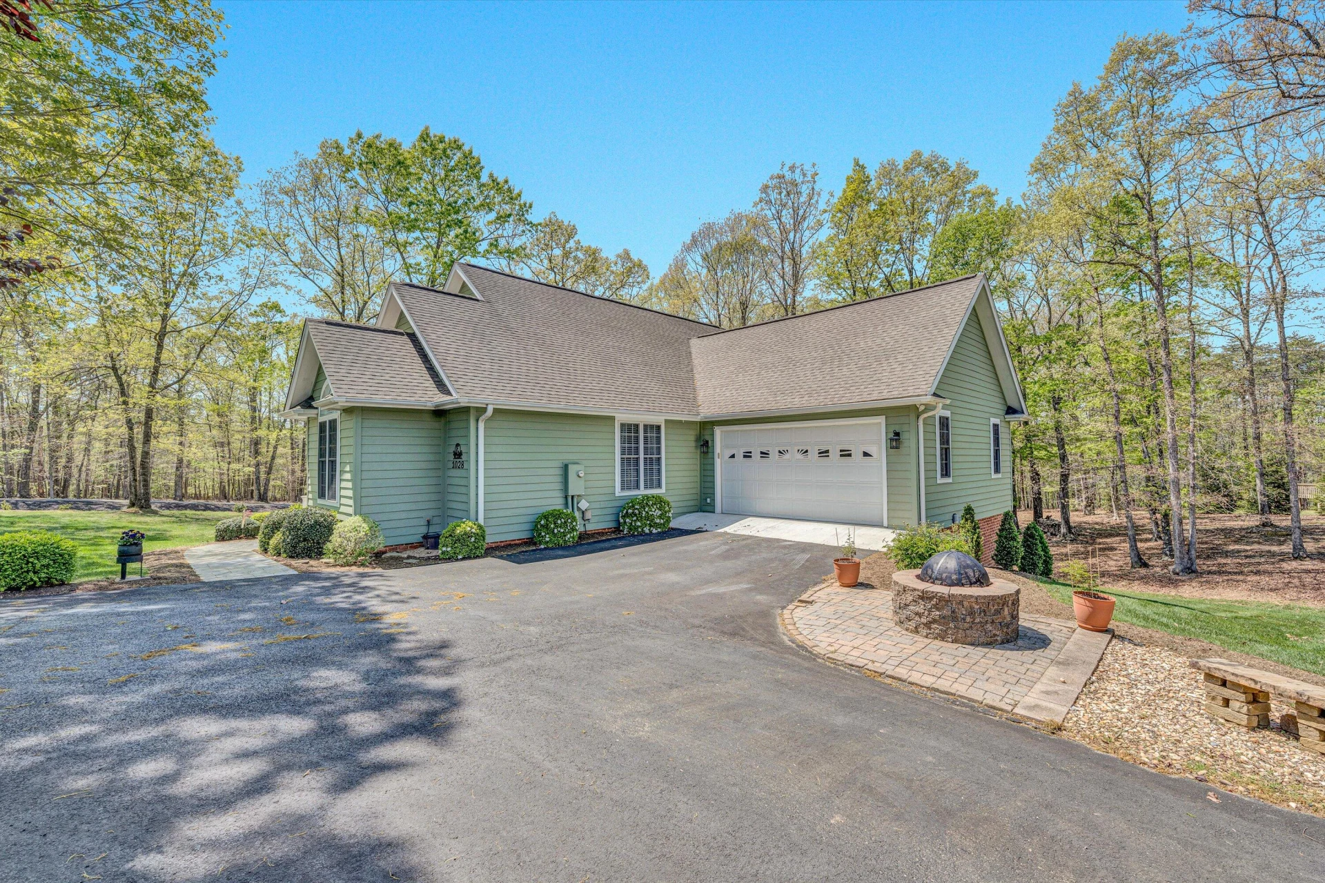 1028 Marie DR - Photo 11