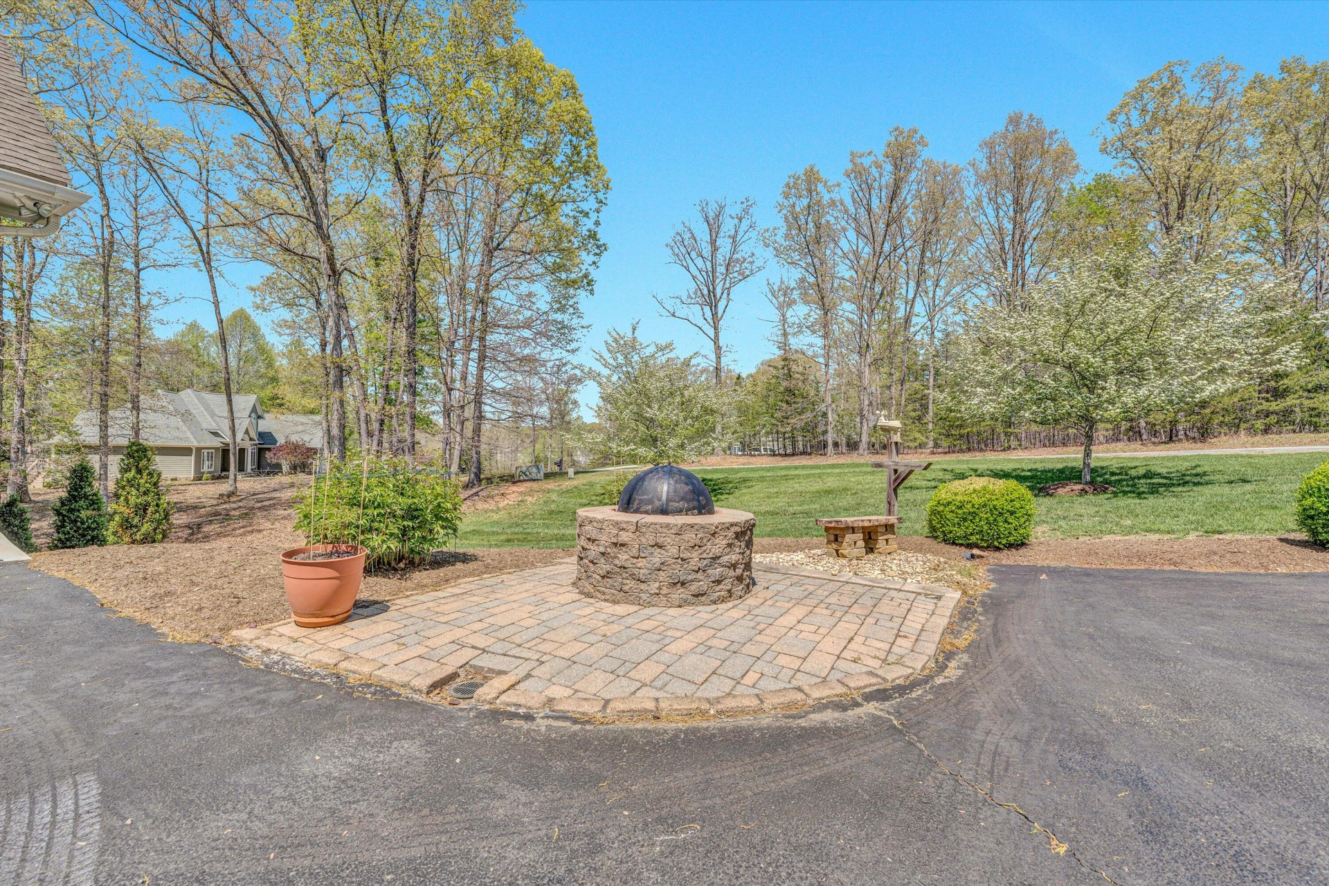 1028 Marie DR - Photo 12