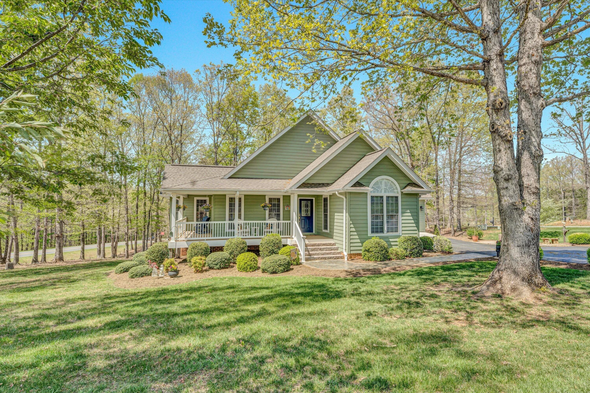 1028 Marie DR - Photo 2