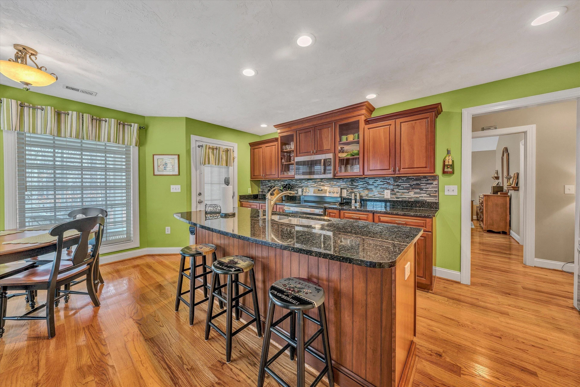 1028 Marie DR - Photo 25