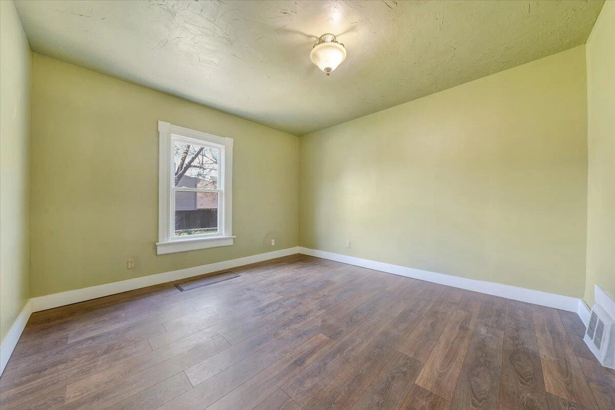 916 Dale AVE - Photo 7