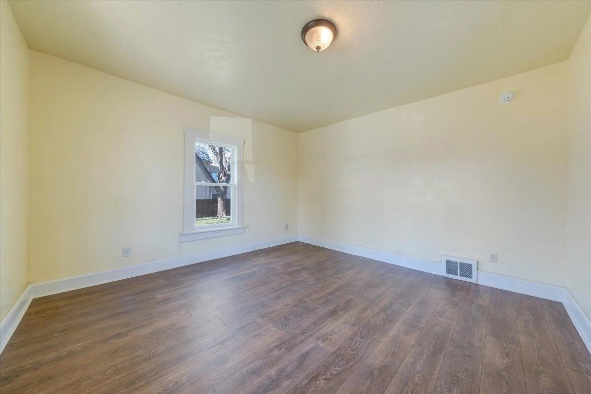 916 Dale AVE - Photo 9