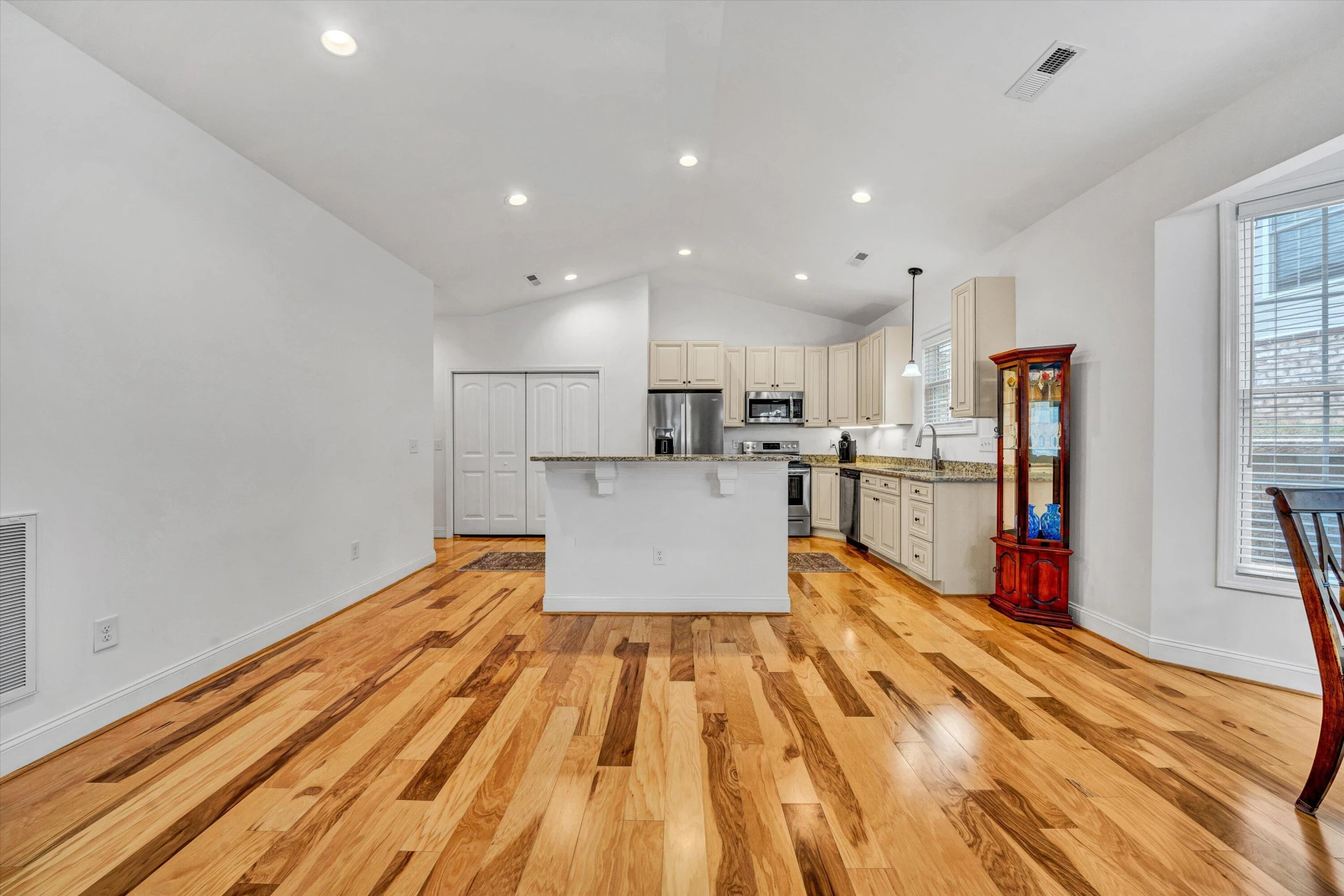 1252 Trafalgar DR - Photo 11