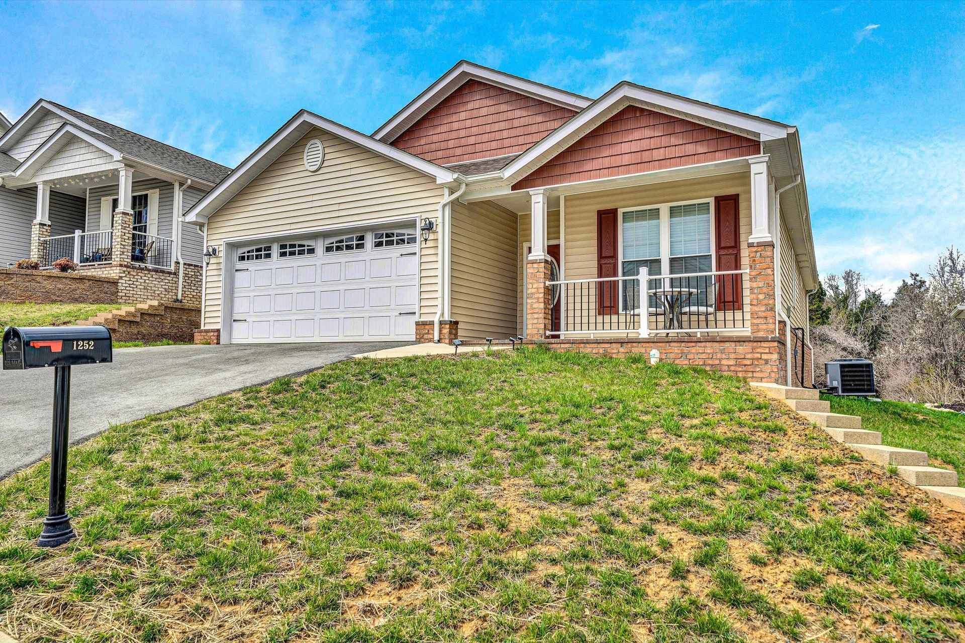 1252 Trafalgar DR - Photo 2