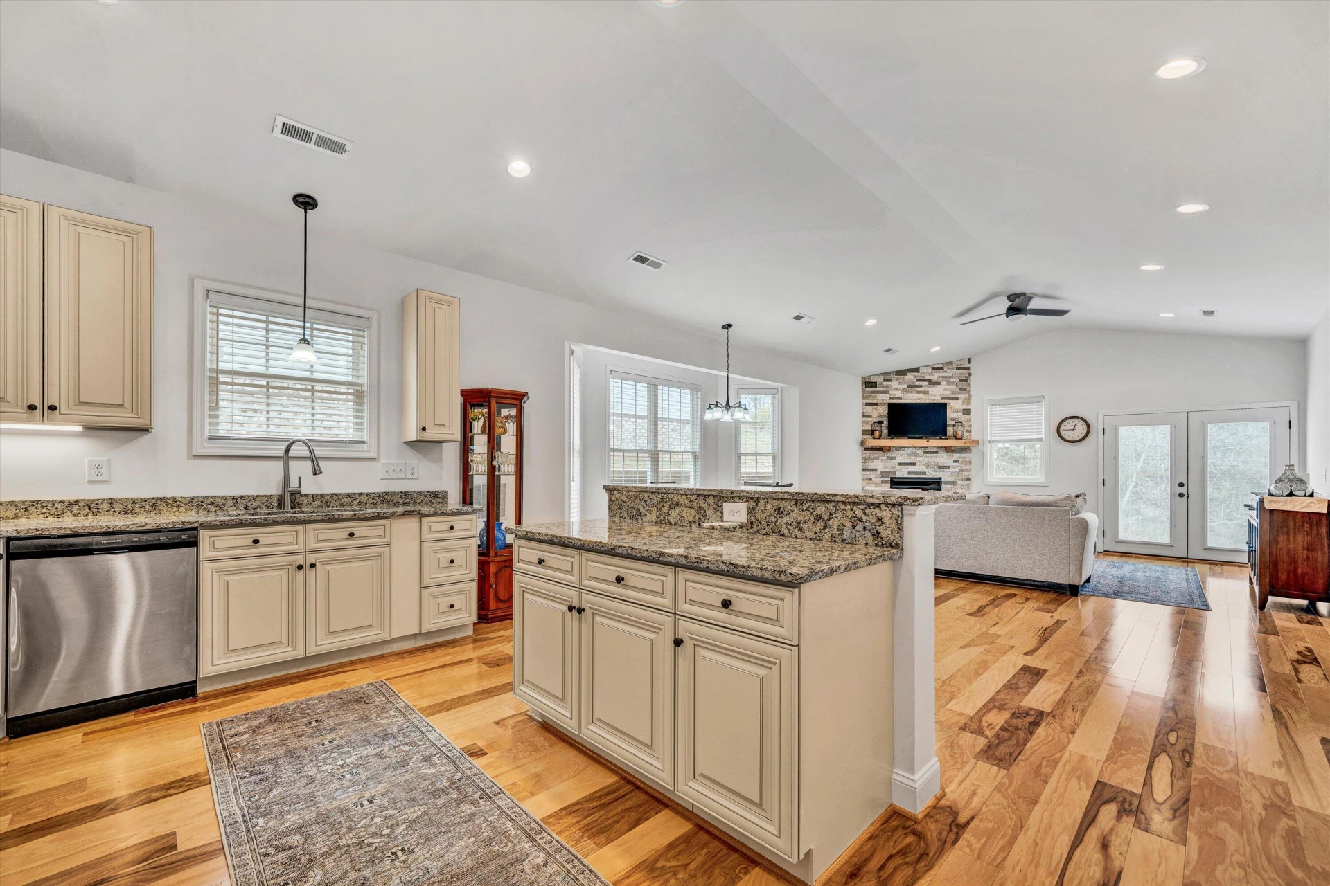 1252 Trafalgar DR - Photo 5