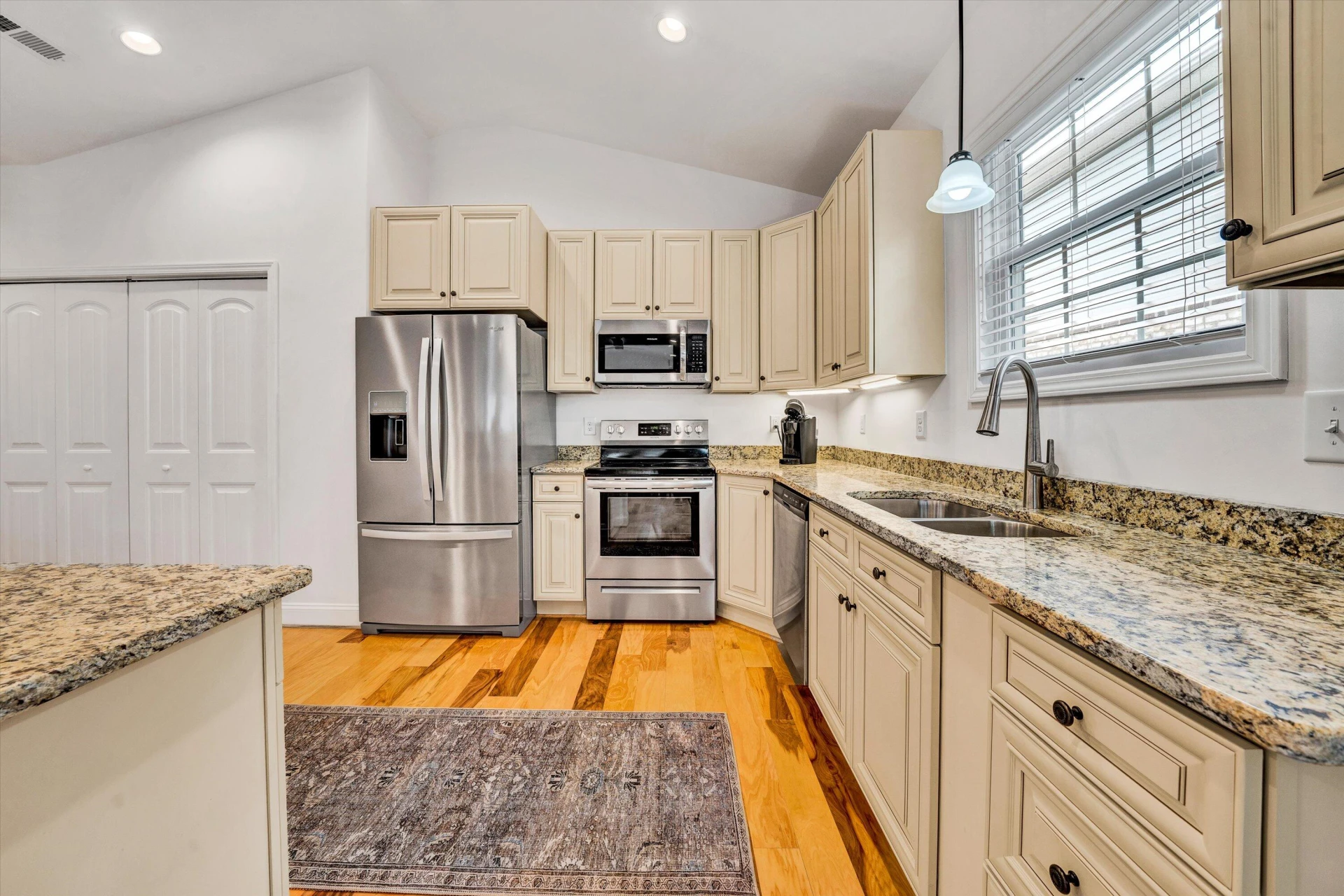 1252 Trafalgar DR - Photo 9