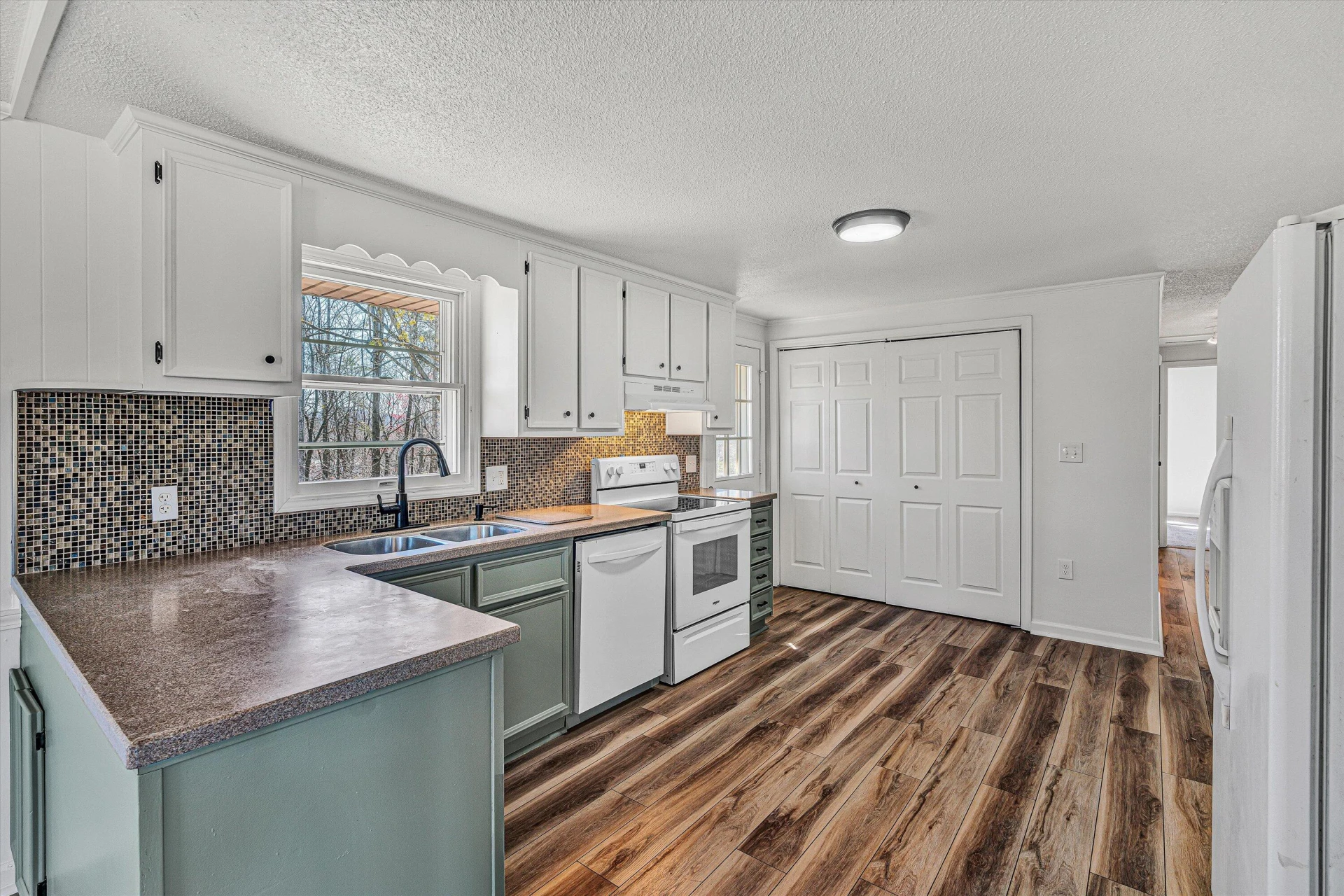 1330 Springfield DR - Photo 10