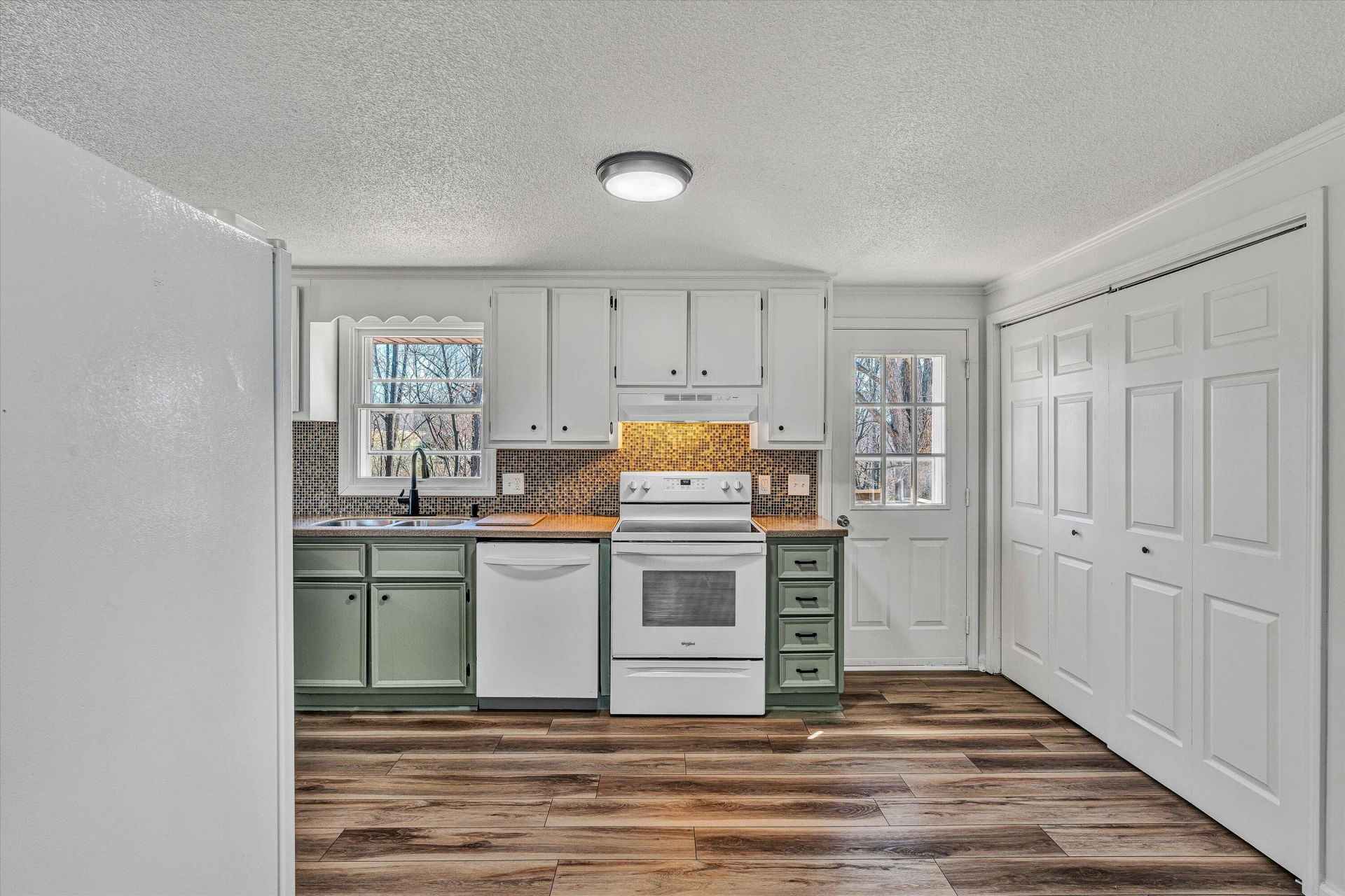 1330 Springfield DR - Photo 13