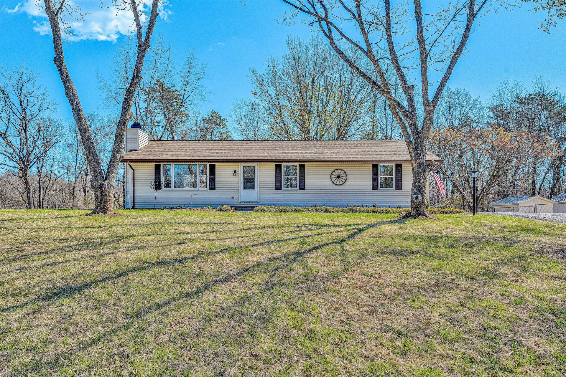 1330 Springfield DR - Photo 3