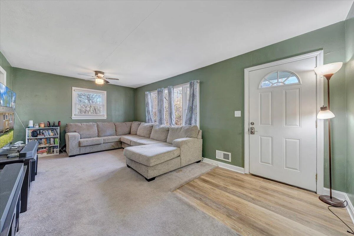 331 Ross ST - Photo 2