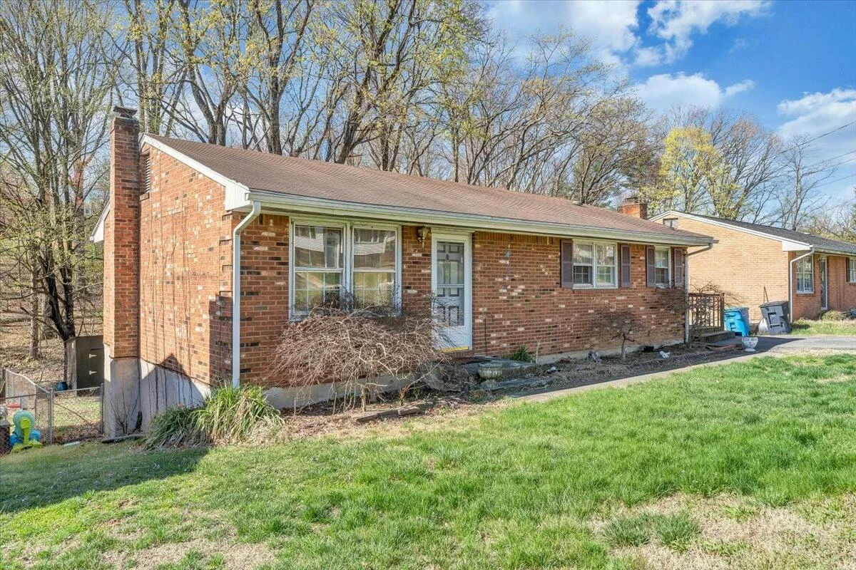 822 Brownwood DR - Photo 2
