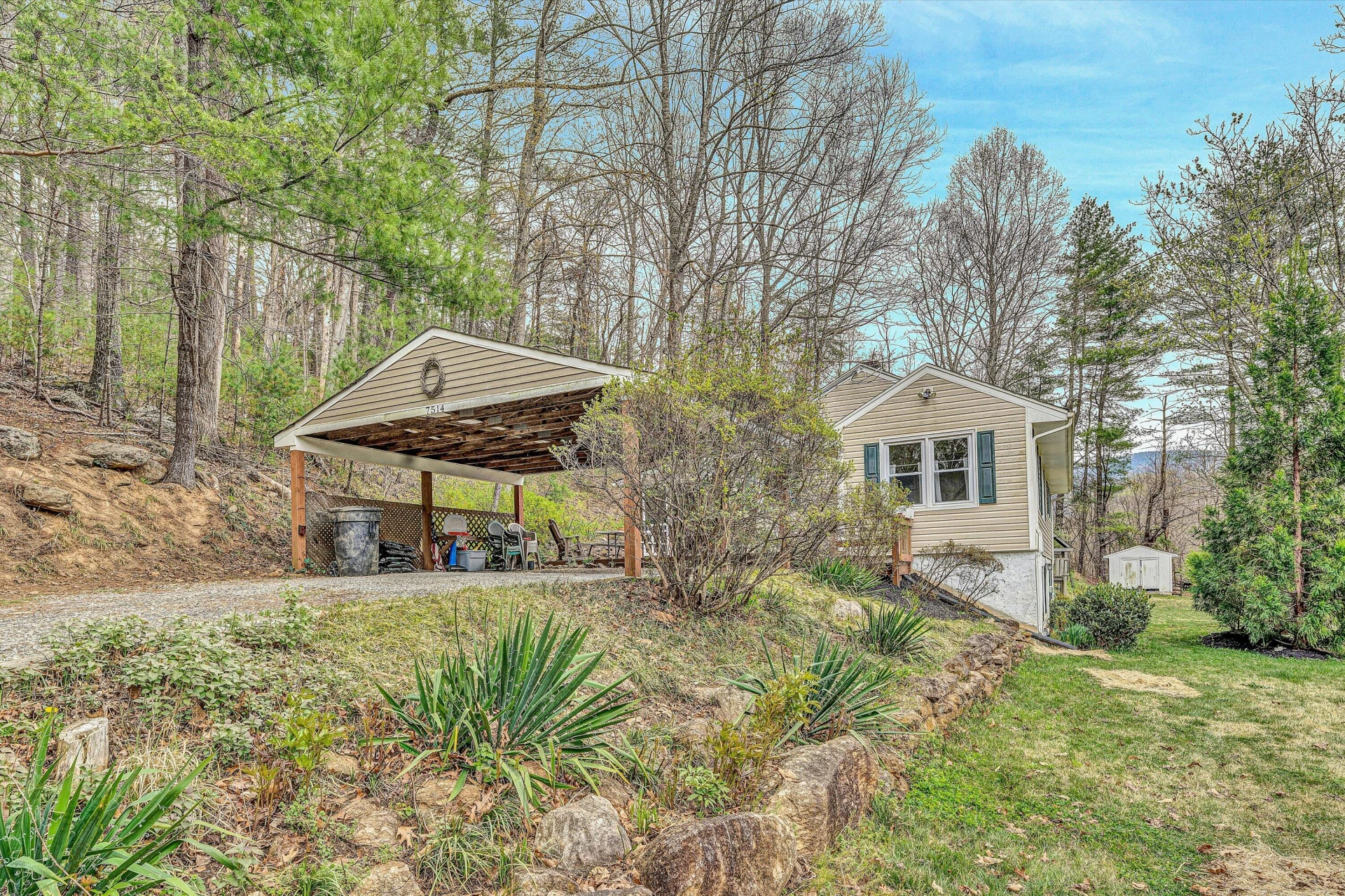 7514 Mt Chestnut RD - Photo 4