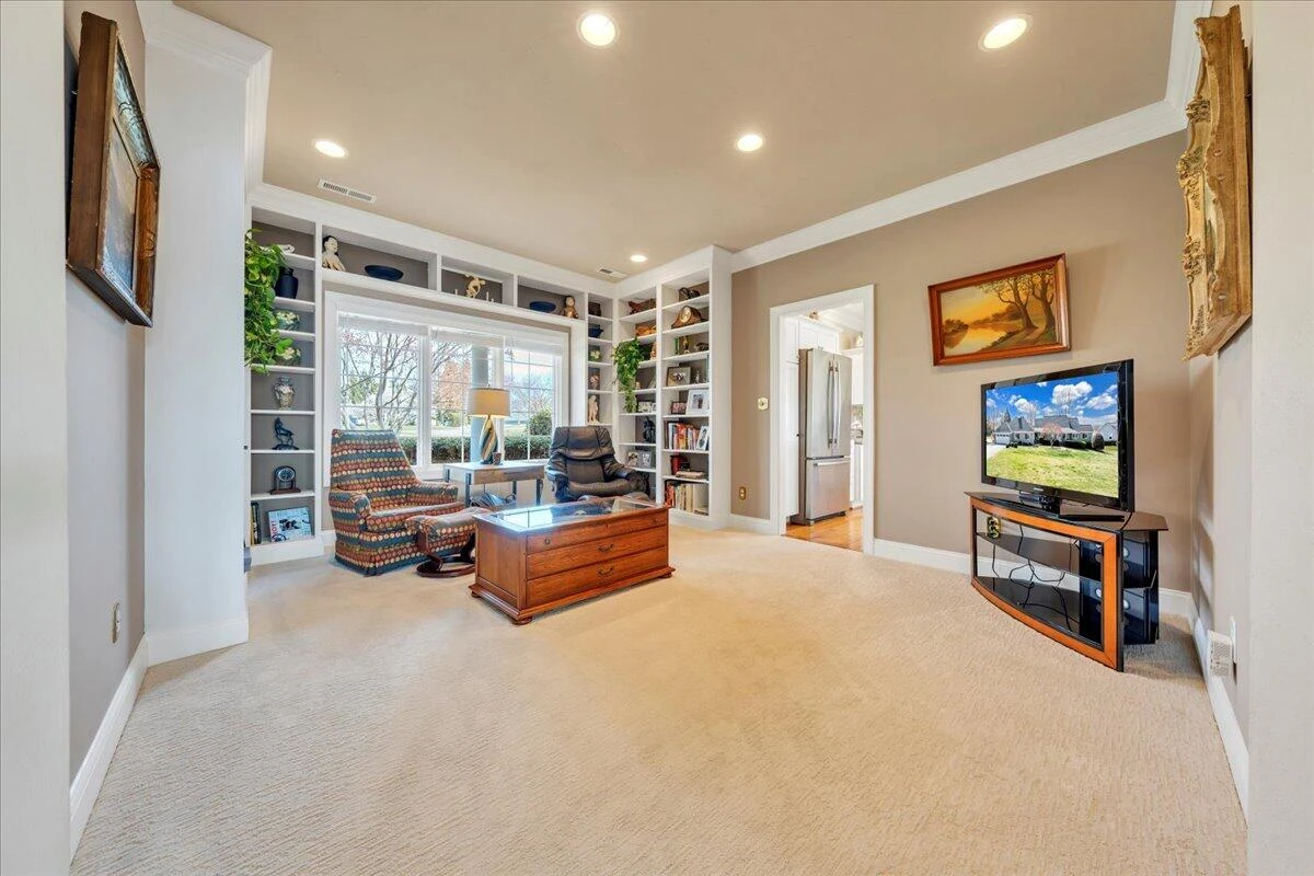 949 Boardwalk DR - Photo 20