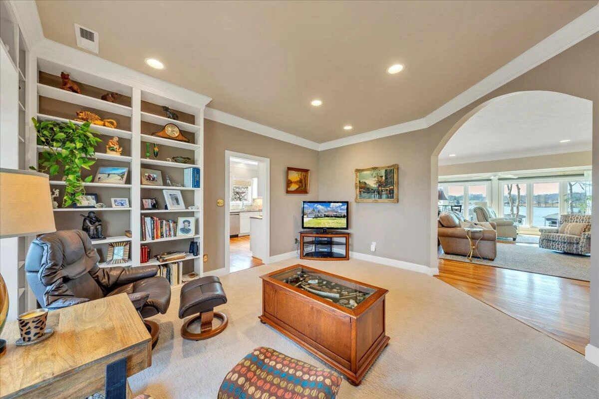 949 Boardwalk DR - Photo 22