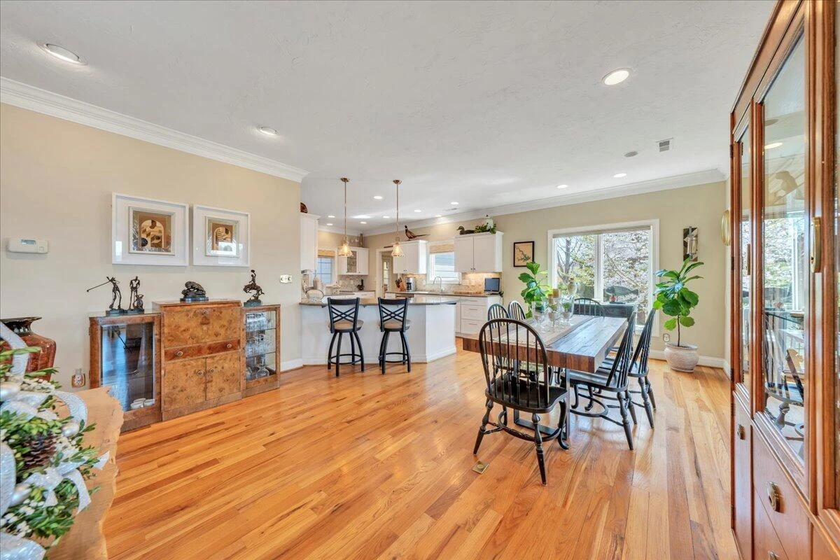 949 Boardwalk DR - Photo 32