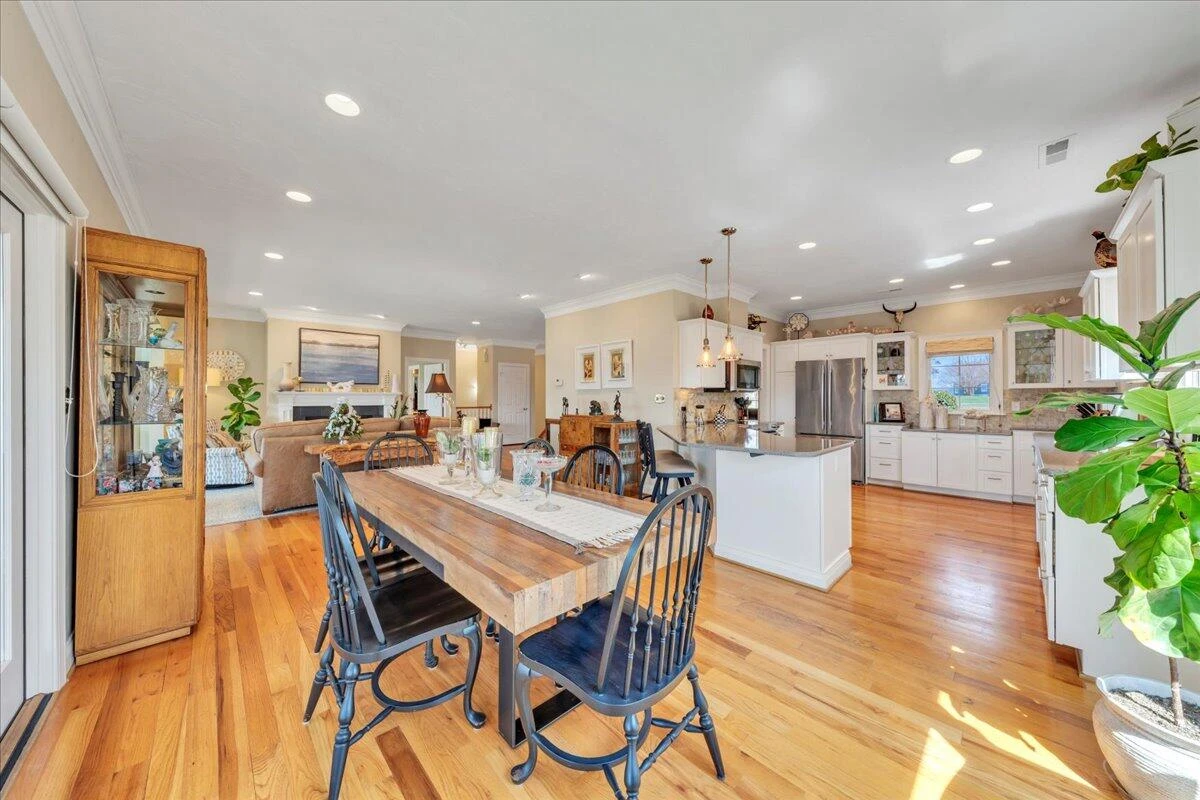 949 Boardwalk DR - Photo 33