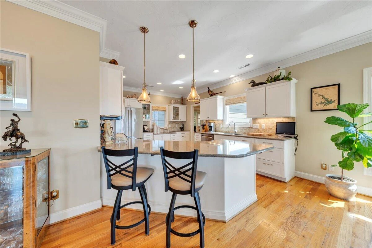 949 Boardwalk DR - Photo 36