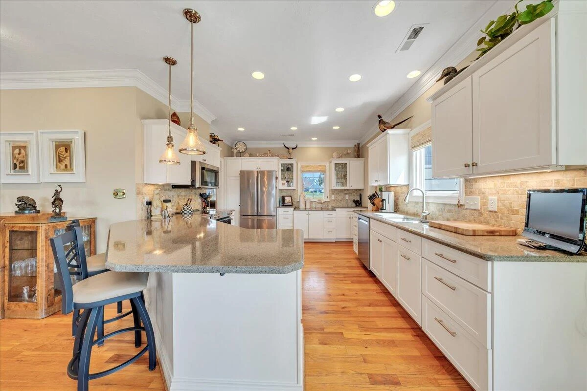 949 Boardwalk DR - Photo 37