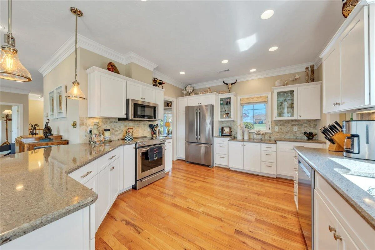 949 Boardwalk DR - Photo 38