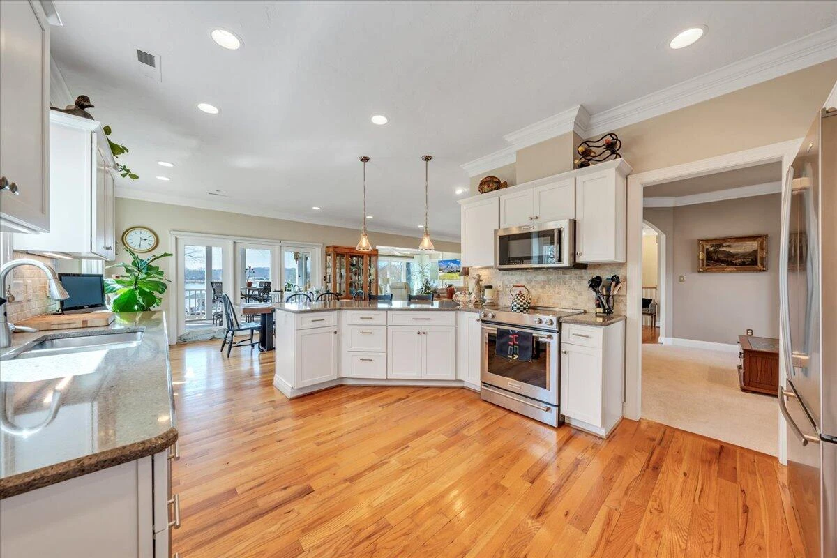 949 Boardwalk DR - Photo 39