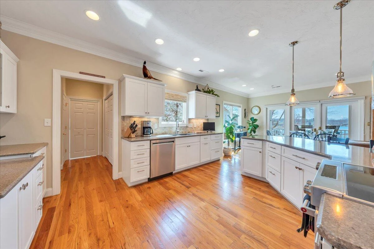 949 Boardwalk DR - Photo 40
