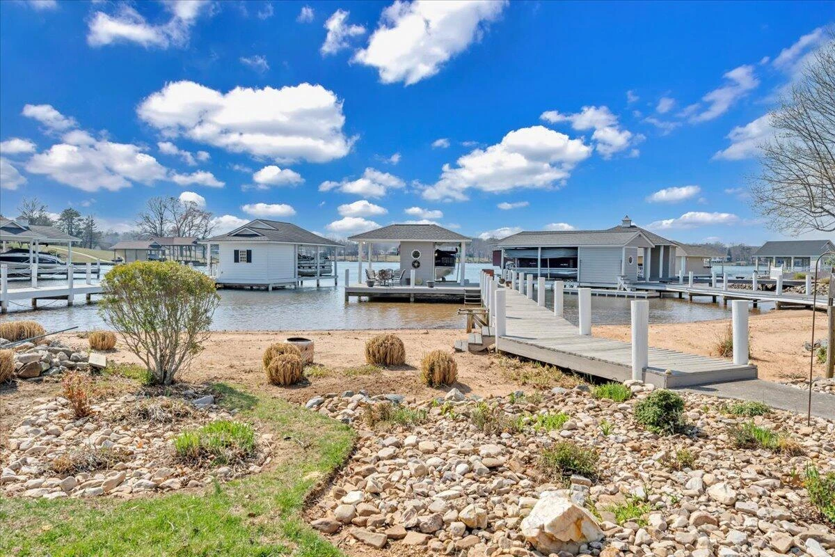 949 Boardwalk DR - Photo 76