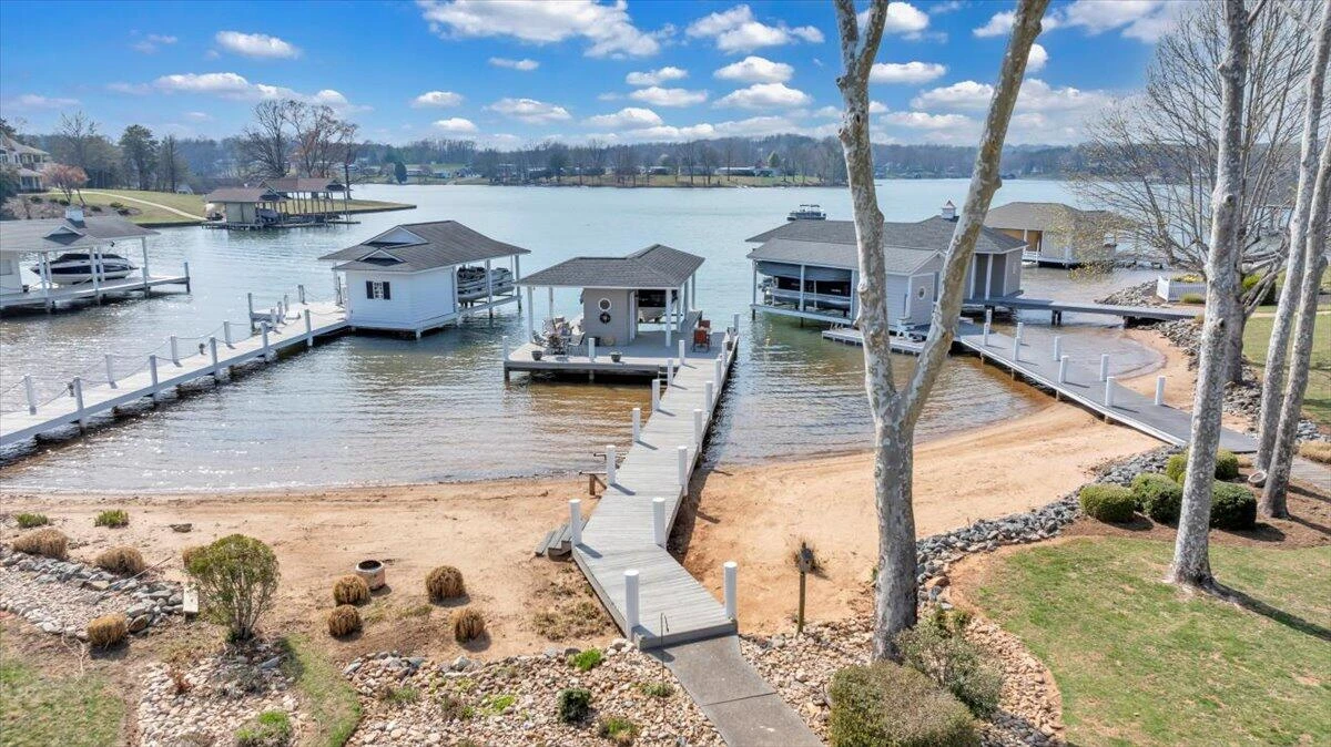 949 Boardwalk DR - Photo 77