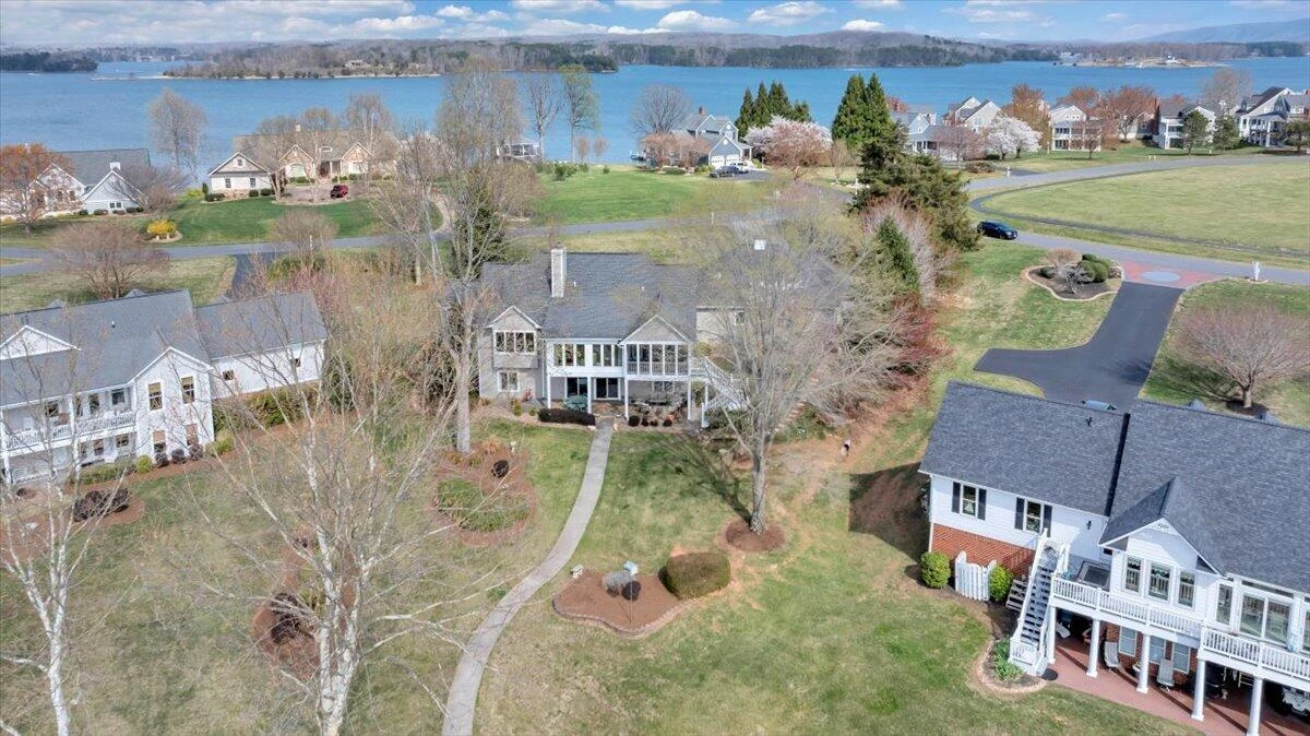 949 Boardwalk DR - Photo 86