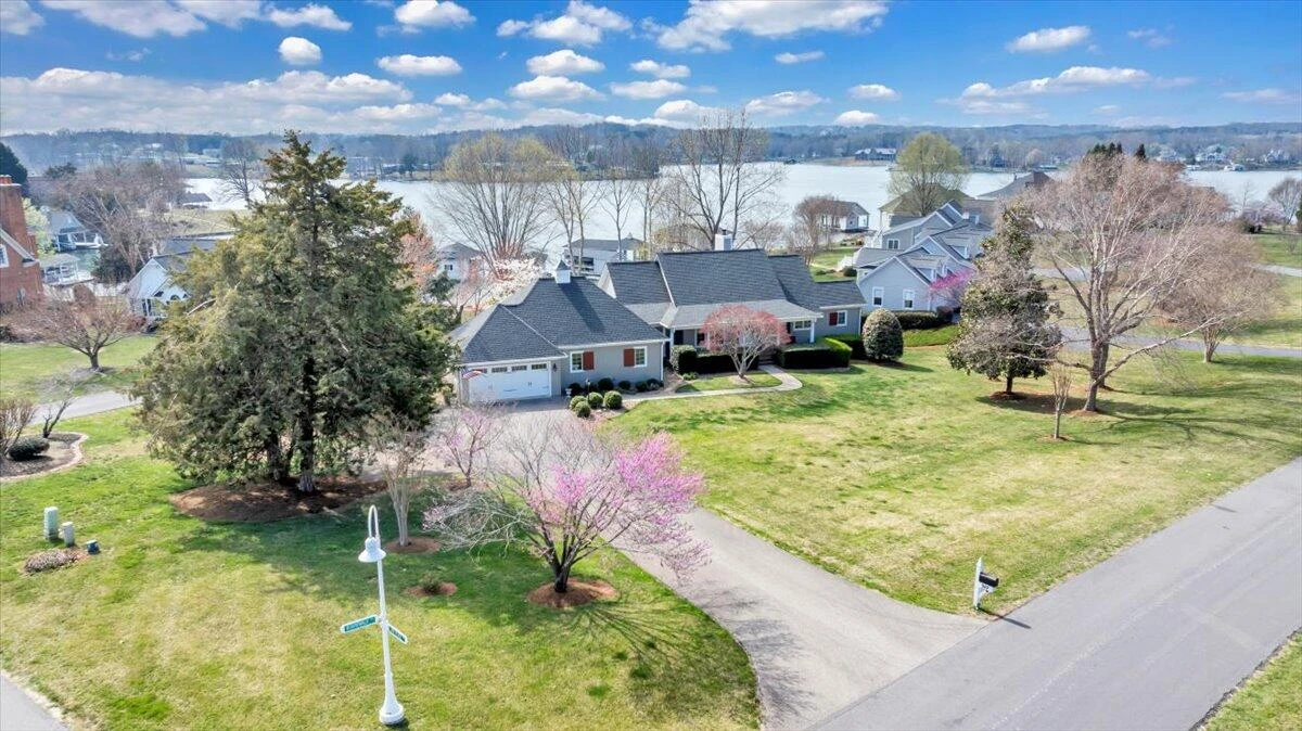 949 Boardwalk DR - Photo 96