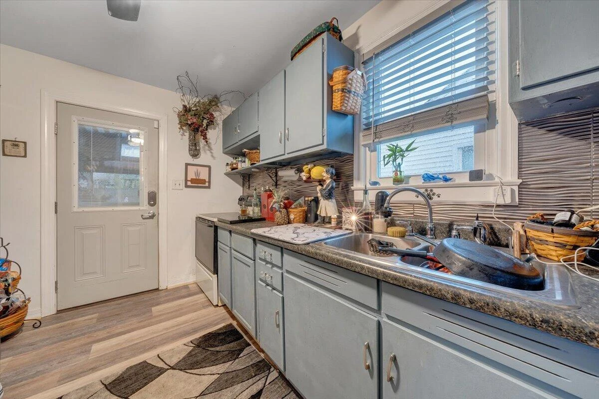 3315 Birchlawn AVE - Photo 8