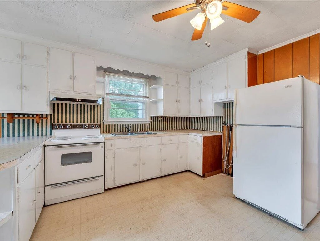 110 Lafayette AVE - Photo 12