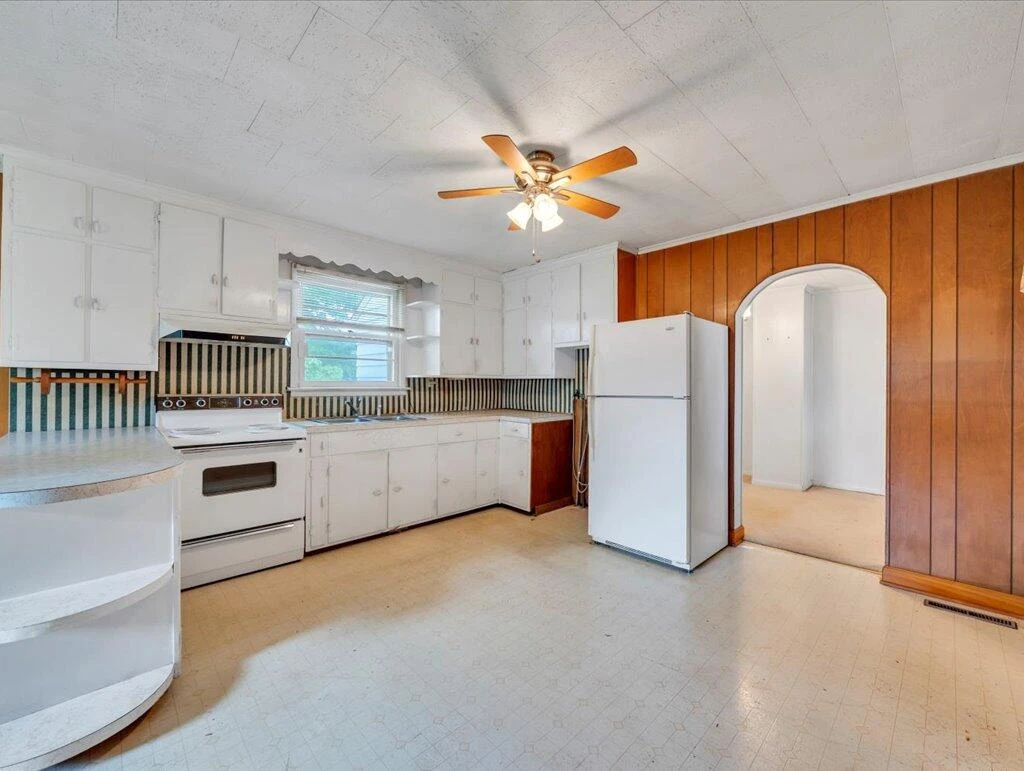110 Lafayette AVE - Photo 15