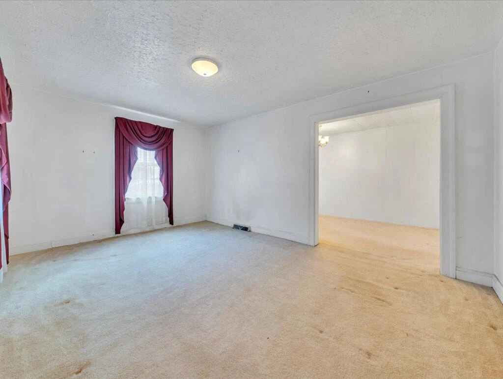 110 Lafayette AVE - Photo 3