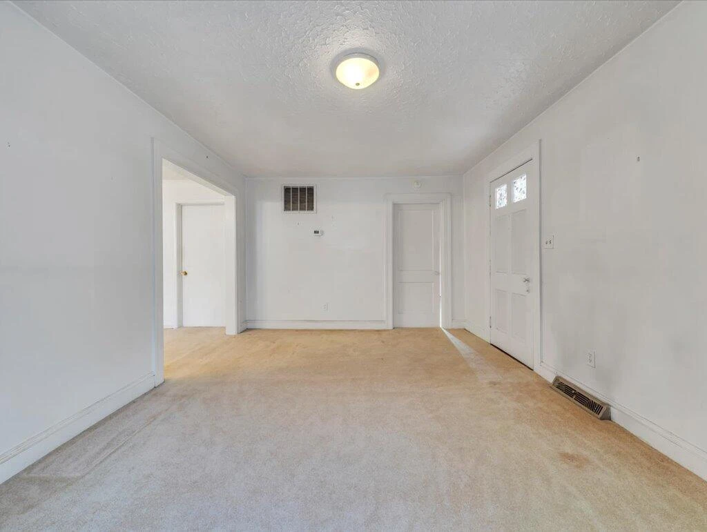 110 Lafayette AVE - Photo 4